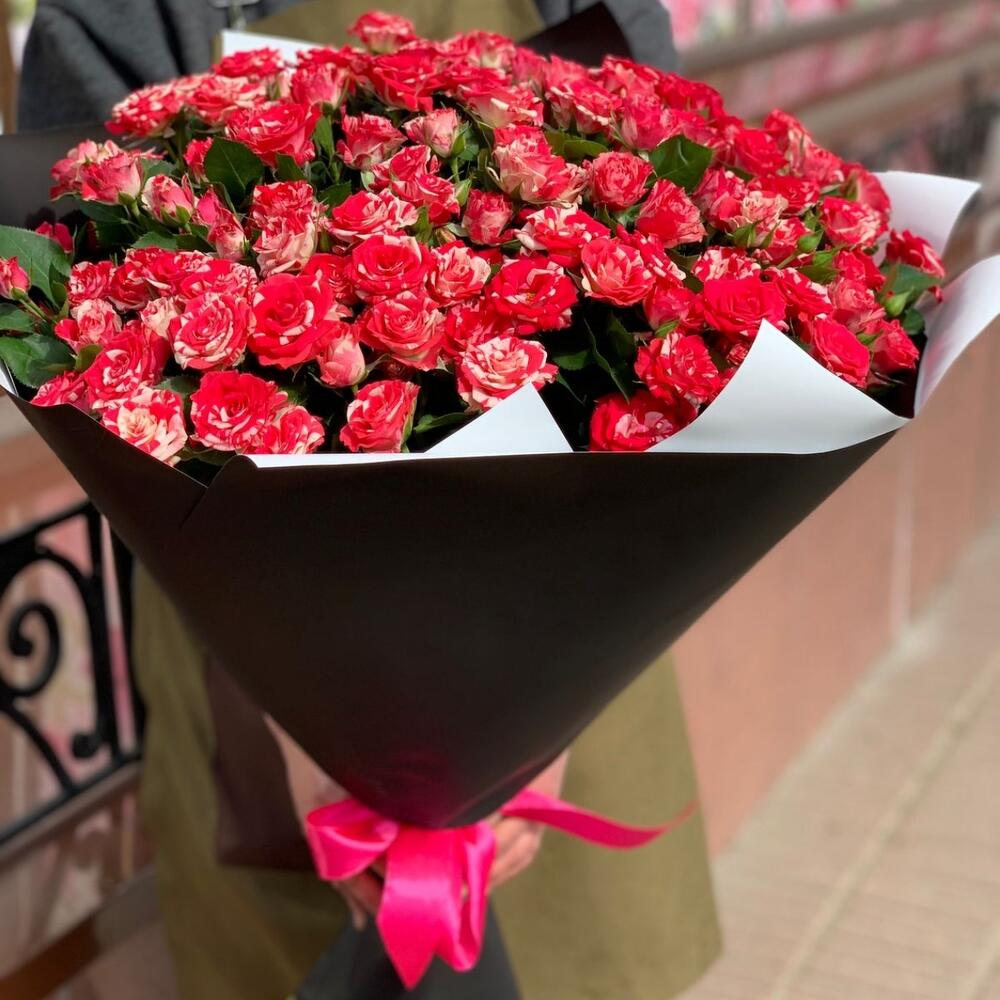 Монобукет кустовой розы 25 шт Монобукет кустовой розы 25 шт