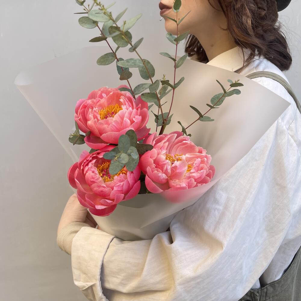 Пионы корал шарм с эвкалиптом / 1368 id Пионы корал шарм с эвкалиптом / 1368 id