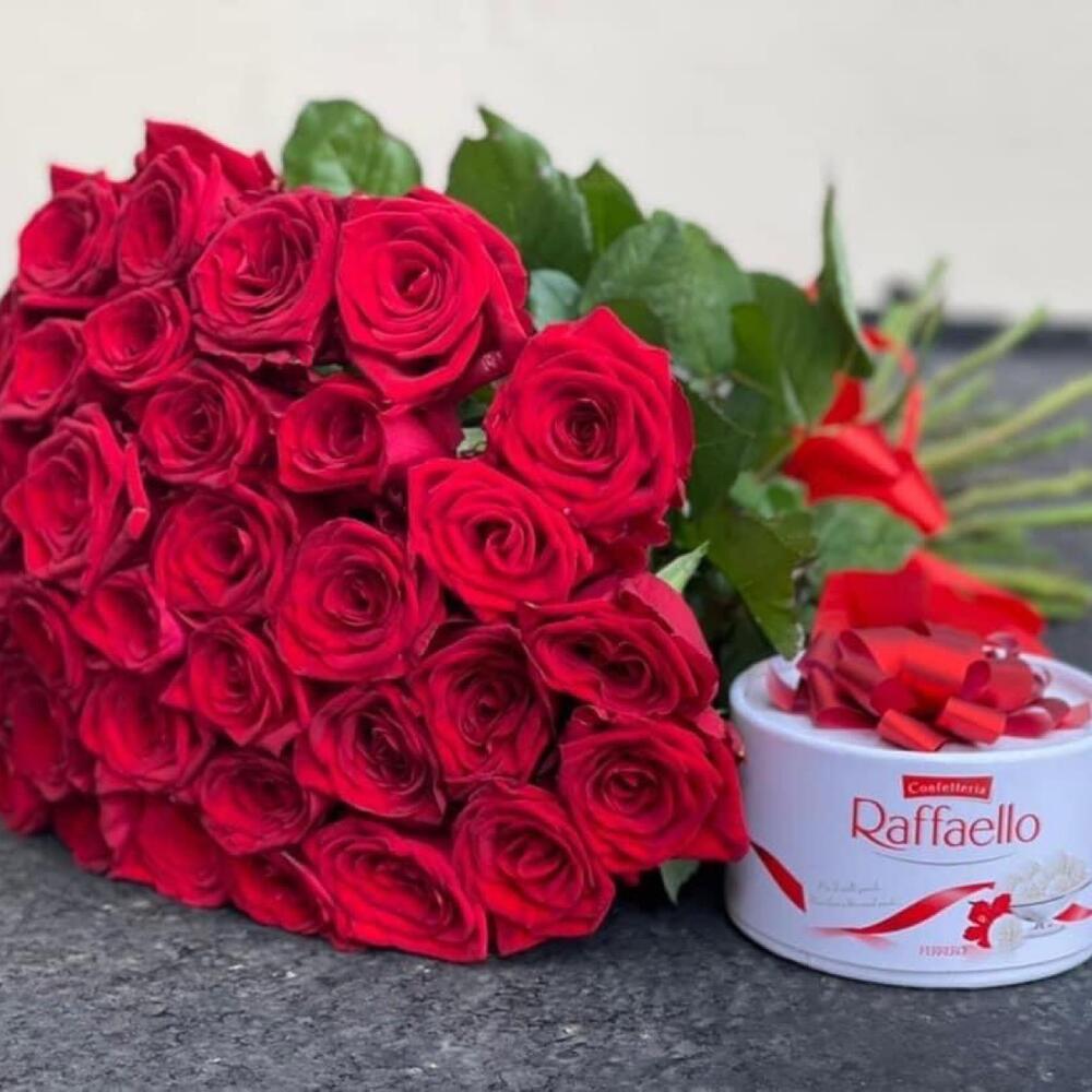 51 роз и Raffaello
