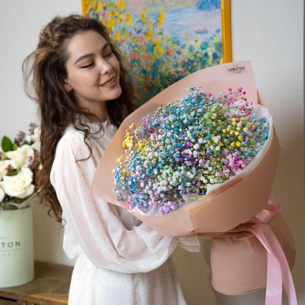 Букет из радужной гипсофилы